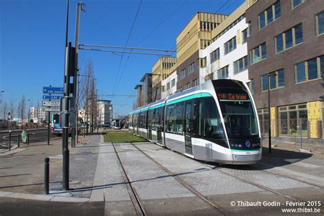 Tram Sur La Ligne T Ratp Saint Denis Photos De Trams Et