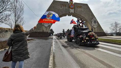 Putin Visita Por Sorpresa Crimea Fortificada En El Aniversario De Su