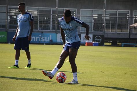 Sem Léo Moura E Matheus Henrique Grêmio Tem Manhã De Treino Técnico No