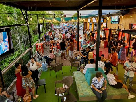 houston rooftop bars  downtown spots  enjoy  drink sunset views