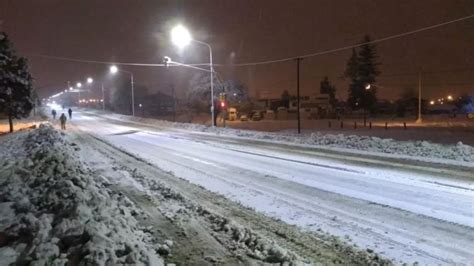 Hielo Y Nieve Intenso Trabajo De Cuadrillas Municipales Para