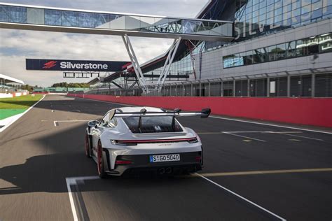 2023 Porsche 911 GT3 RS Is All About Aero - CNET