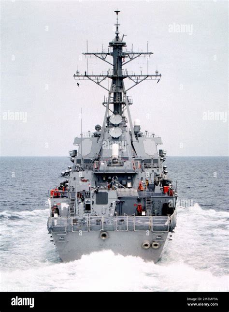 Aerial stern-on view of the guided missile destroyer USS MAHAN (DDG-72 ...