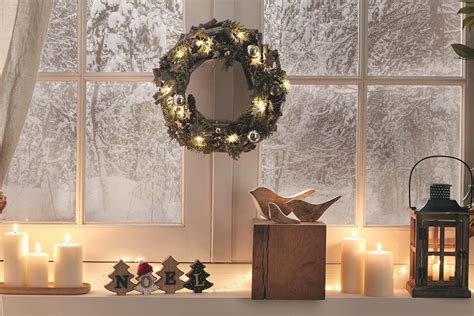 Comment décorer sa fenêtre pour Noël 15 idées DIY