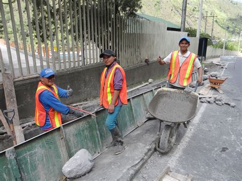 Gracias Al Aporte De Celec Ep Avanza La Construcci N De Aceras Y