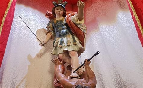 Donnici Tutto Pronto Per Accogliere La Spada E La Statua Di San