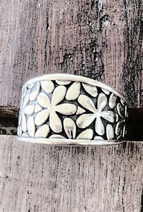 Retired James Avery Size Wide Band Flower Ring Nea Gem