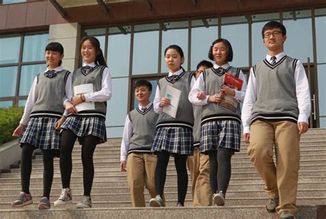 Social media buzz over the ugliness of Chinese school uniforms[11]- Chinadaily.com.cn