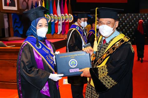 Dokumentasi Wisuda Universitas Negeri Malang Periode 133 Tahun 2022 28