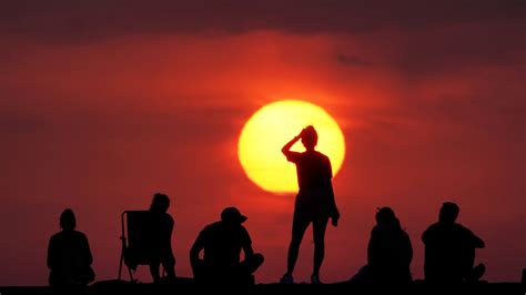 Uk Records Hottest Night On Record With Scorching 40c Temperatures To Come Itv News