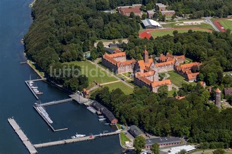 Flensburg von oben Gebäudekomplex der Bundeswehr Militär Kaserne