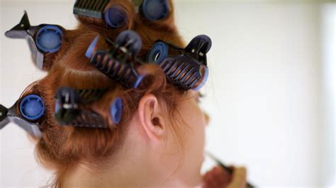 How to use heated rollers to create loose curls in straight hair