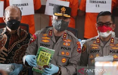 Lembaga Adat Minangkabau Bahas Gelar Adat Teddy Minahasa News Berita