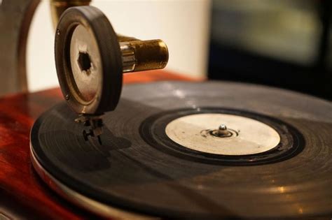 Antique Phonograph Needles: Choosing the Right Size & Type | LoveToKnow