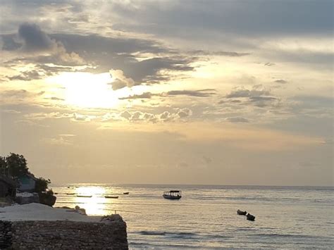 Traveling Food For My Soul Bali Nusa Ceningan Le Pirate Beach