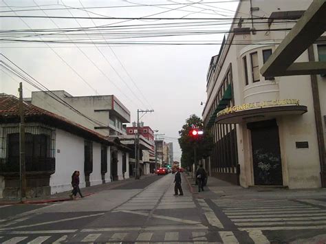 A Avenida Y Calle Zona Edificio Liceo Frances En La Esquina A