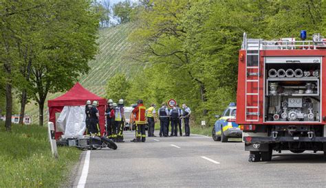 T Dlicher Motorradunfall Bei Sternenfels Autofahrerin Bersieht Biker