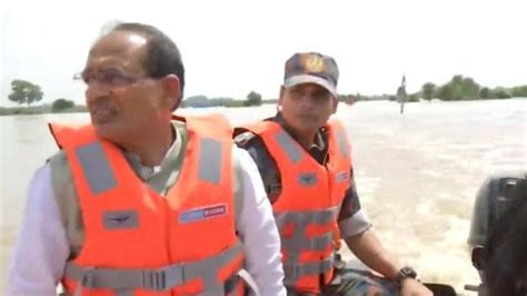 Mp Cm Chouhan Takes Stock Of Flood Situation In Vidisha Surveys