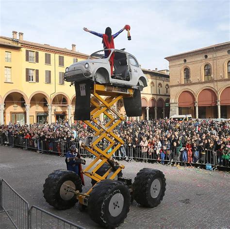 Carnevale AllOsservanza Show A Teatro E Nel Parco