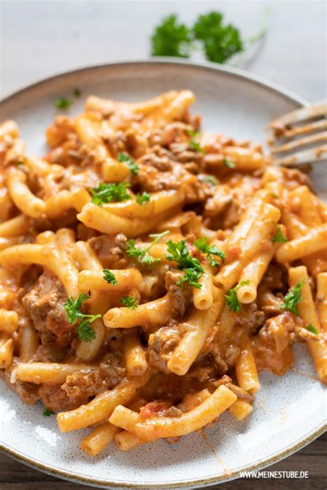 Pasta mit cremiger roter Hackfleisch Käse Soße Meinestube