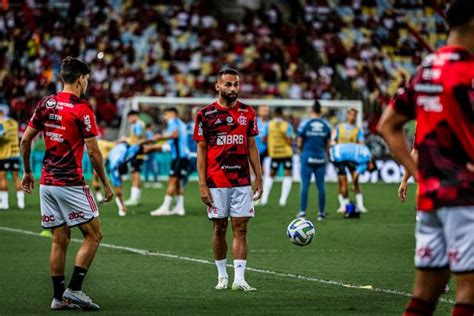 Entenda as exigências do Flamengo para liberar Thiago Maia para o