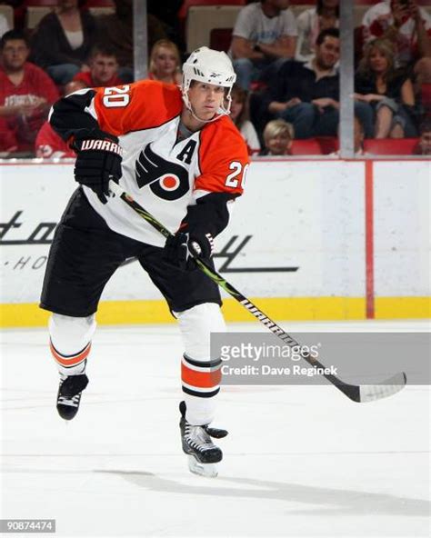 3910 Chris Pronger Photos And High Res Pictures Getty Images