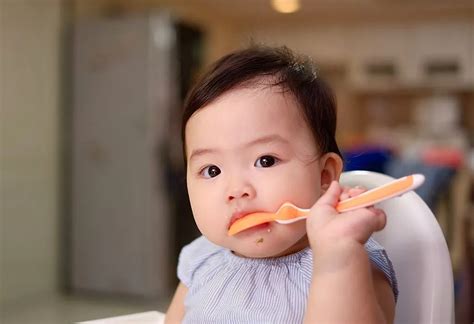 How To Teach A Child To Chew Food