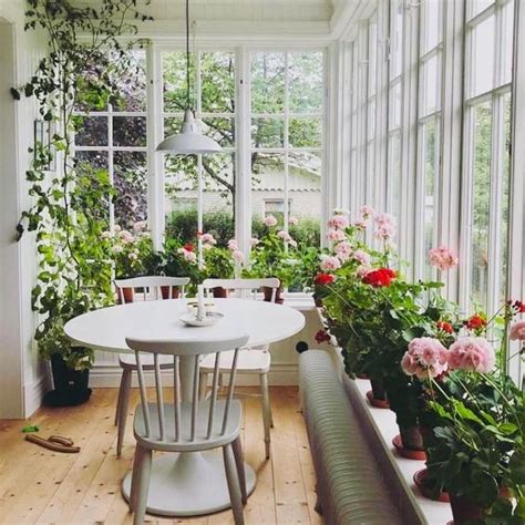 Веранда в цветах 🌿🌹🌿 | Sunroom decorating, Sunroom designs, Sunroom