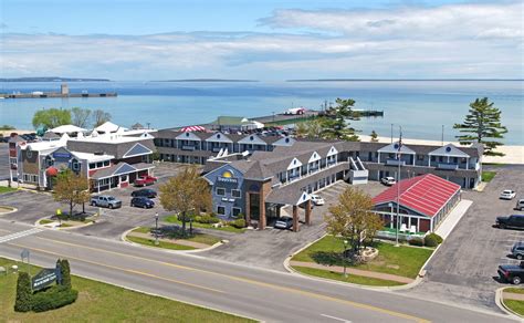 Mackinaw City Hotels: Compare Mackinaw City Hotels