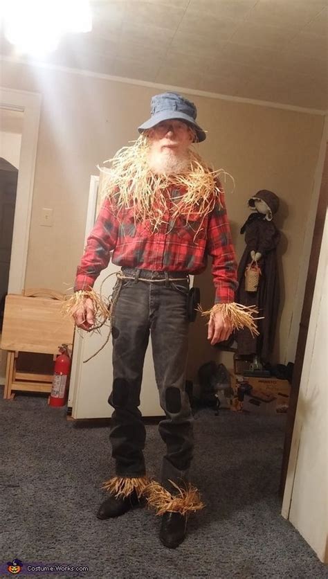 Scarecrow Men S Halloween Costume No Sew Diy Costumes Diy Scarecrow Costume Black Halloween