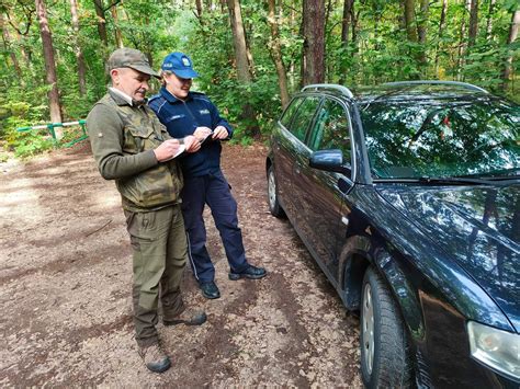 Wsp Lne Patrole Szczurowskich Policjant W Ze Stra Le N