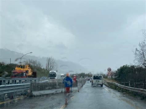 Forti Piogge Sulla A Fino A Km Di Coda Tra Pizzo E Sant Onofrio