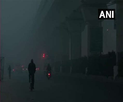 Delhi Weather Today दिल्ली के कई इलाकों में छाया घना कोहरा जानें दिनभर