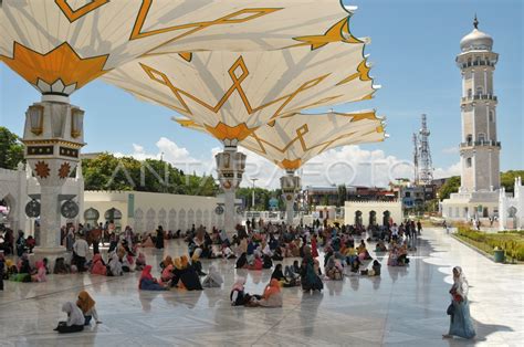 Wisata Religi Masjid Raya Antara Foto