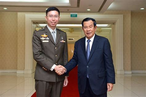 Le PM cambodgien reçoit le chef de l armée de Singapour ករសងពតមន