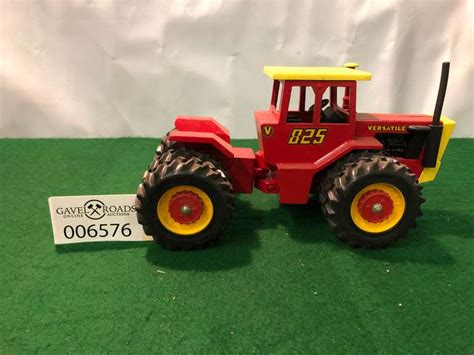 1 16 Scale Versatile 825 4wd Tractor Gavel Roads Online Auctions