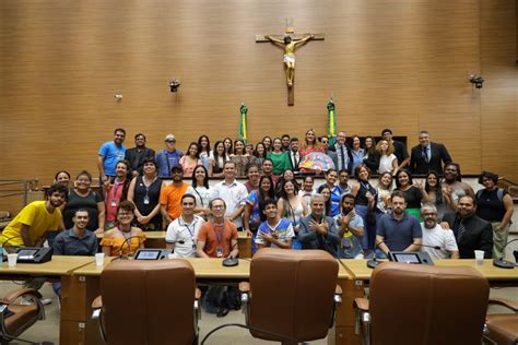 Linda Brasil preside Sessão Especial voltada para a comunidade surda