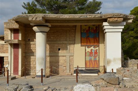 South Propylon of the Palace of Knossos (Illustration) - World History ...