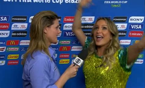 Foto Ao Final Da Entrevista Claudia Leitte Relembrou Um Trecho Da