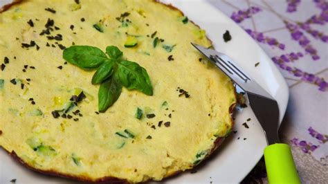 Tortino Di Uova E Zucchine In Padella Youtube