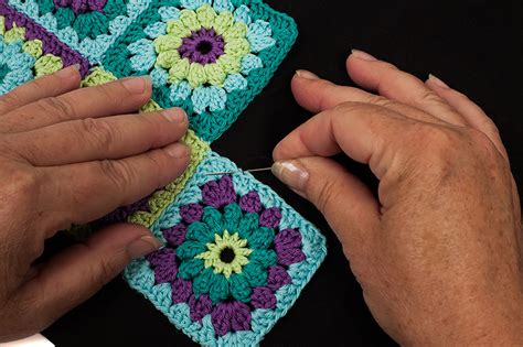 Kostenlose Anleitung Schwarze Tasche Mit Granny Squares H Keln