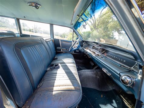 1963 Pontiac Bonneville Safari 70 Barn Finds