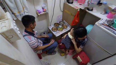 Así VIVEN en las CASAS ATAÚD de CHINA la CASA Mas PEQUEÑA del MUNDO