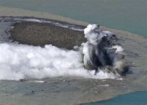 硫黄島沖、噴火で新たな島 軽石や海水変色も ｜ 共同通信