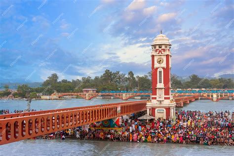 Premium Photo Har Ki Pauri Is A Famous Ghat On The Banks Of The