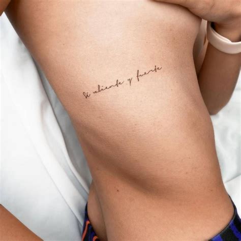 Sé valiente y fuerte lettering tattoo on rib in 2021 Text tattoo