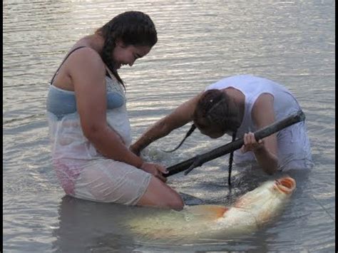 Amazing Fishing At Battambang Beautiful Girl Fishing By Hand How To