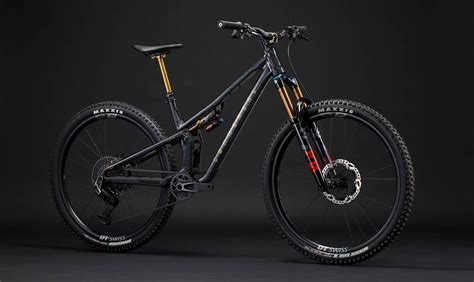 2023 Commencal T.E.M.P.O. T-Type Bike - Reviews, Comparisons, Specs ...