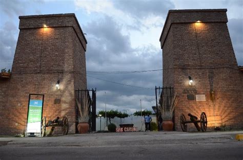 Lugares emblemáticos en Mendoza el Fuerte San Carlos y el Museo Histórico