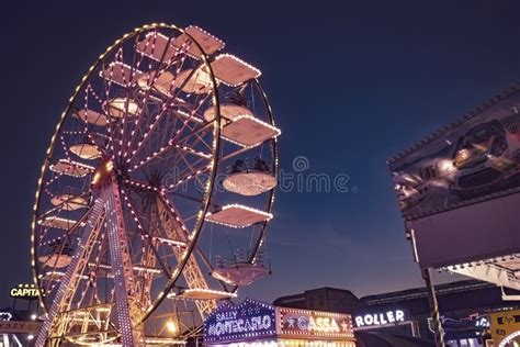 Ferris wheel at night editorial image. Image of motion - 260173875